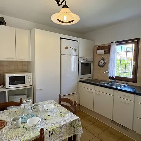 Holiday home Maison Avec Piscine, 500m De La Et Proche Centre, Climatisee, Parking Prive, Equipee Pour 5 Pers. - Fr-1-529-162